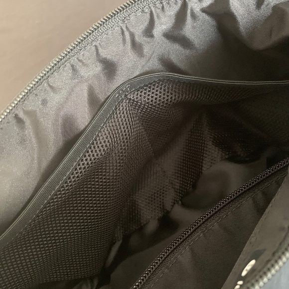 Lululemon Slouchy Sling Bag 6L - Picture 7 of 10